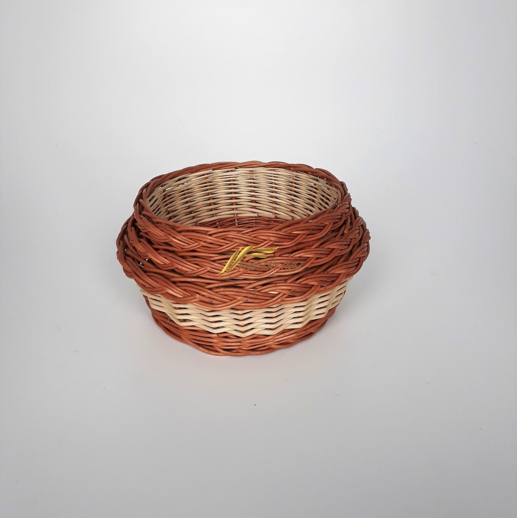 Krásna prútená miska