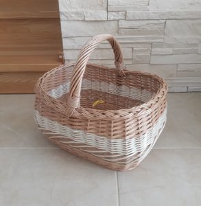 prútený koš na nakup
