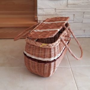 zatvaraná taška kabelka prutena